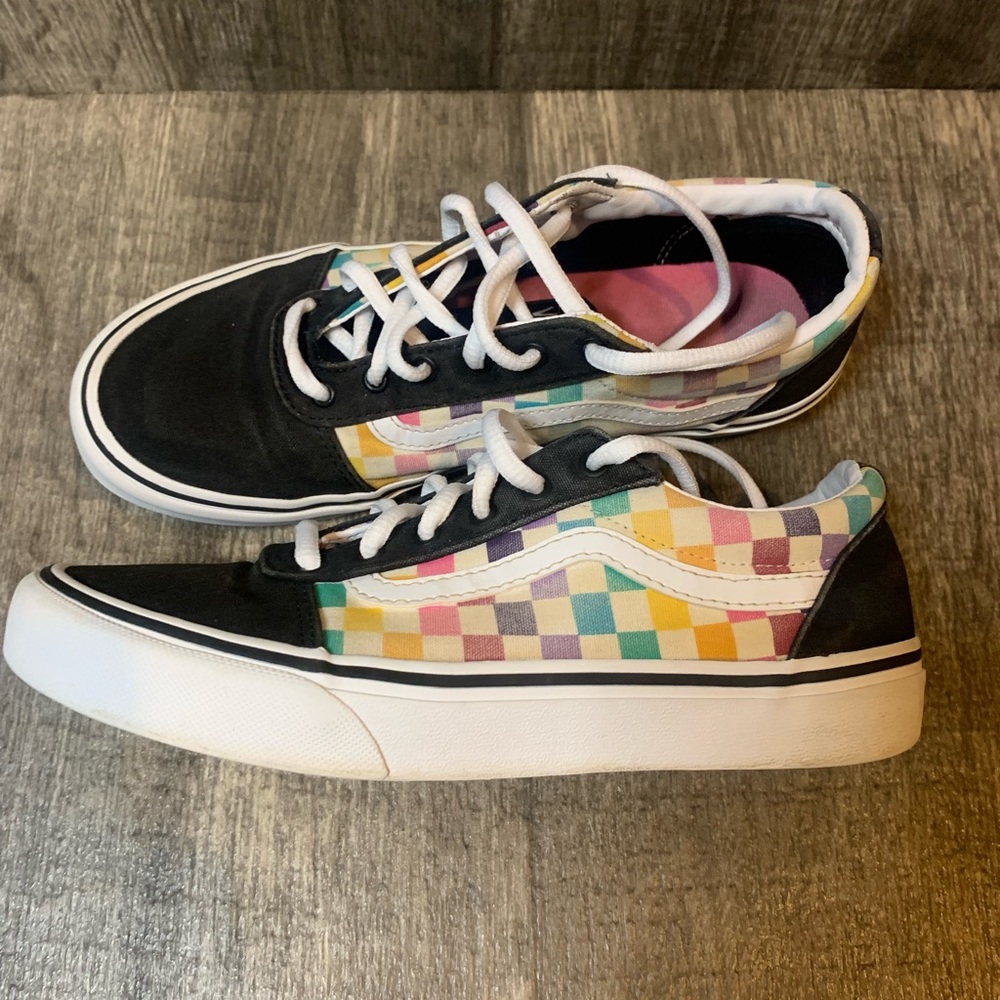 Vans “Off the Wall” Old Skool Rainbow Checkerboard Youth 5